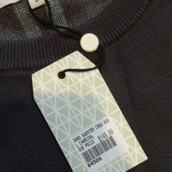 Thick and Warm Sweater with accent on back - Picture 4 of 4